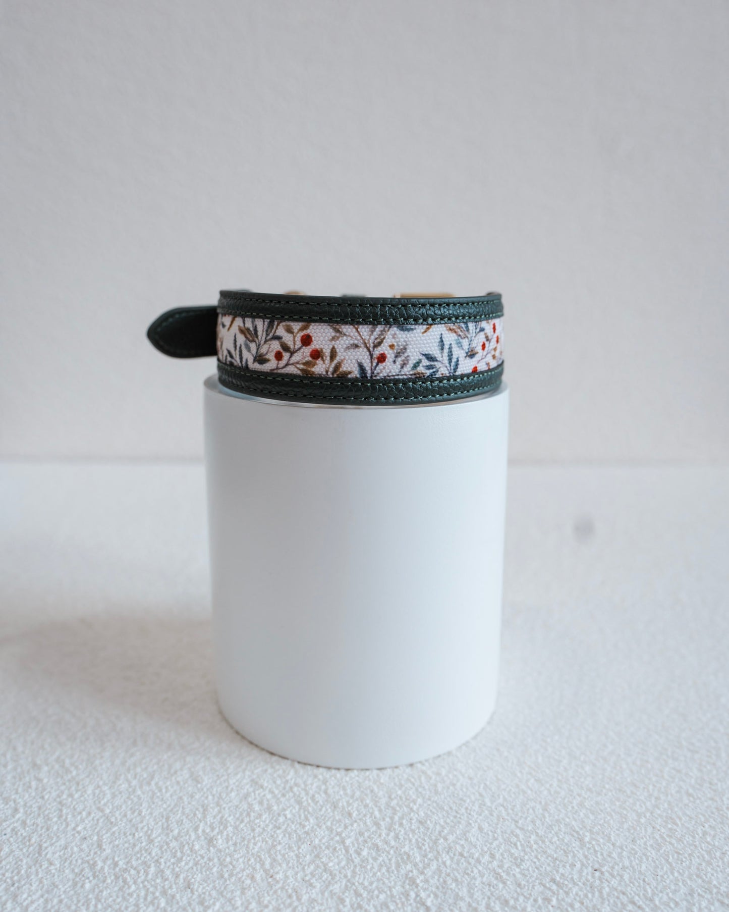 Nova Collar in Vintage Christmas