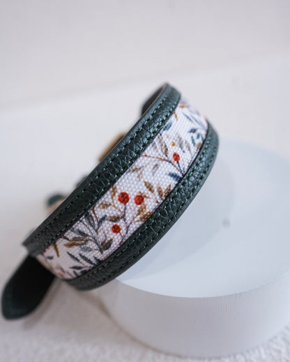 Nova Collar in Vintage Christmas