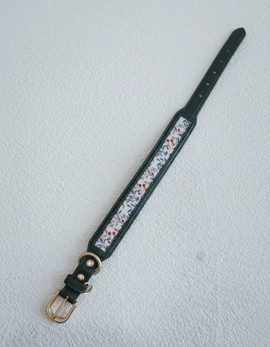 Nova Collar in Vintage Christmas